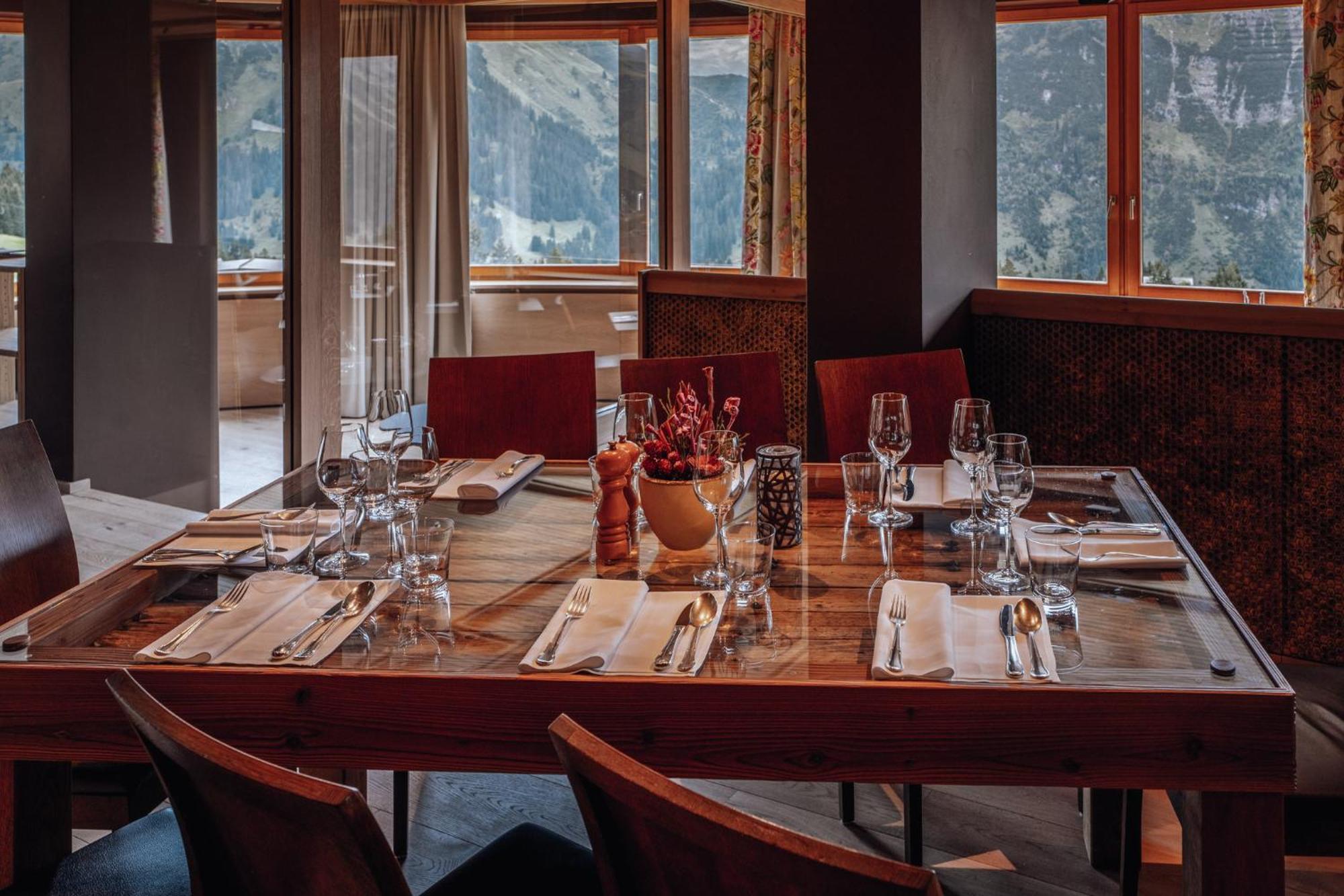 Hotel Goldener Berg Lech am Arlberg Exteriör bild